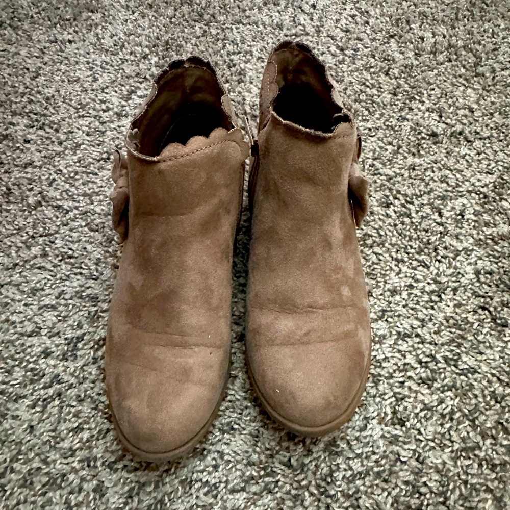 Ankle boots. Size 2